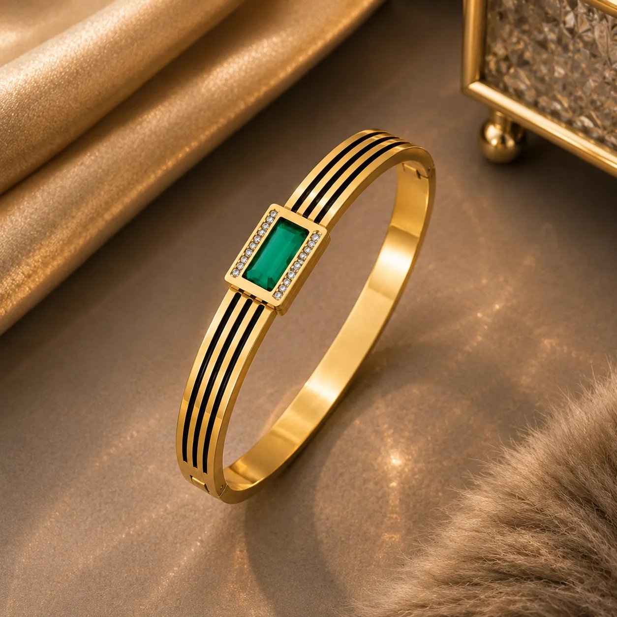 Emerald Noir Line Bangle