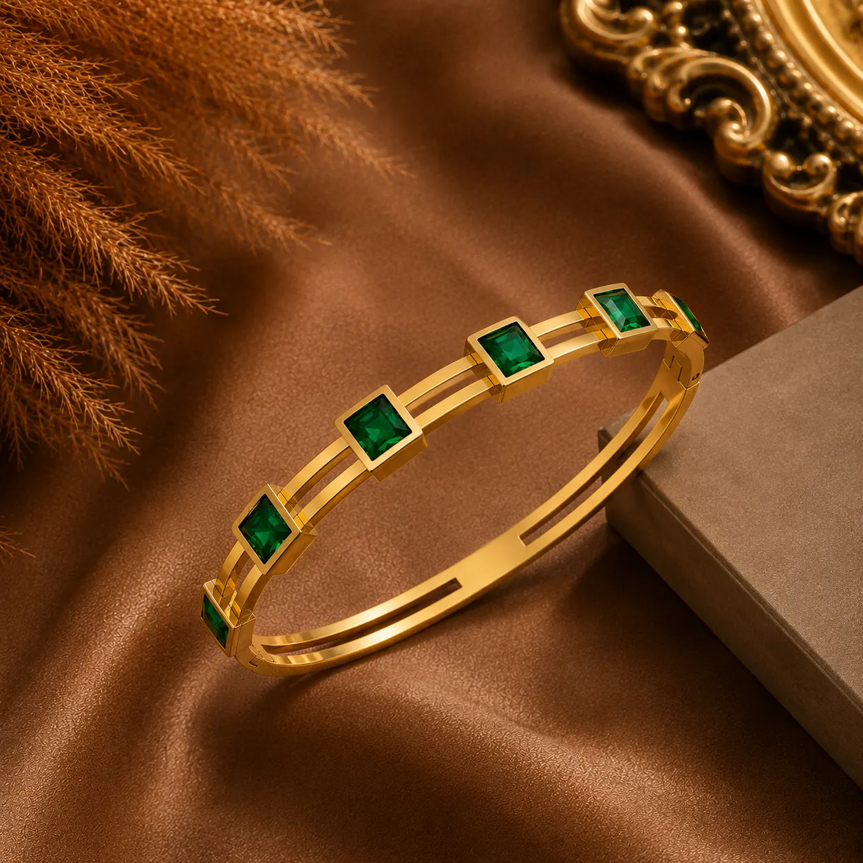 Emerald Linea Geometric Bangle