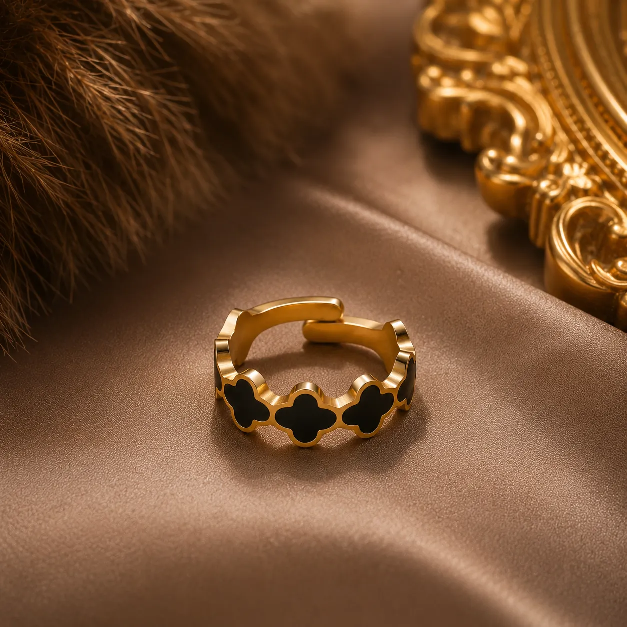 Noir Clover Open Ring