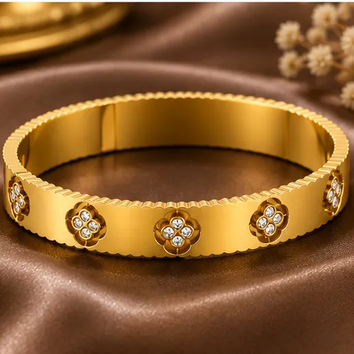 Aurelia Crystal Clover Bangle