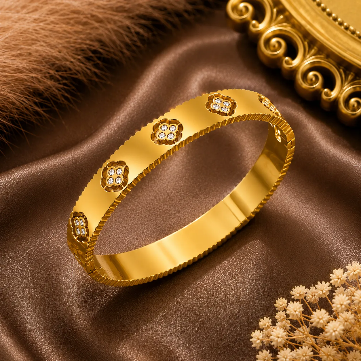 Aurelia Crystal Clover Bangle