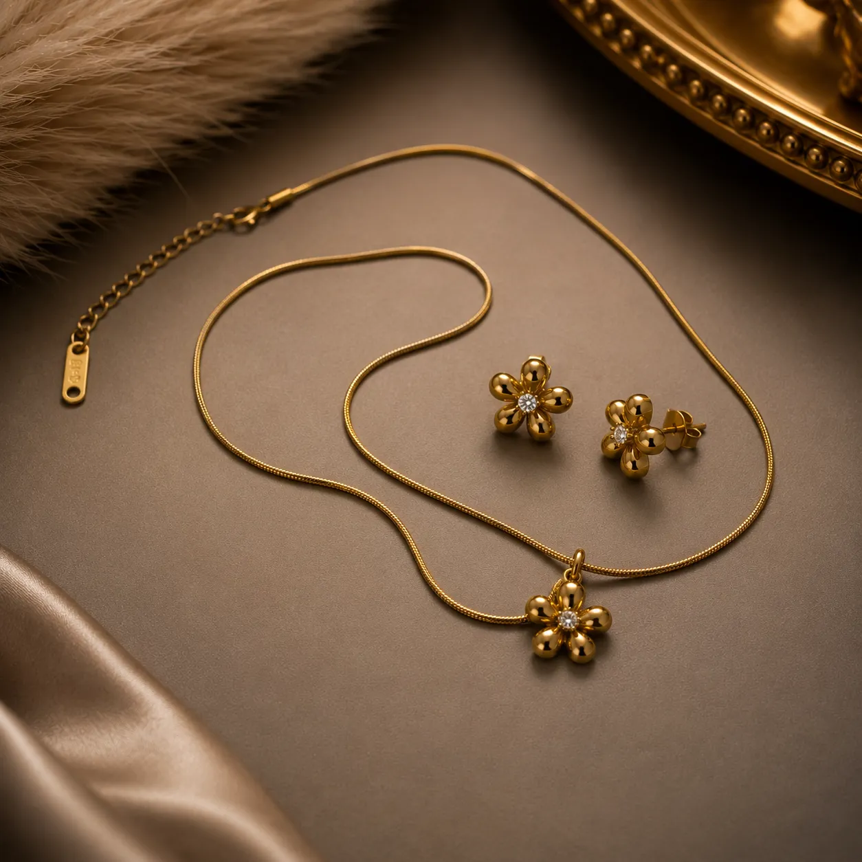 Golden Daisy Pendant Jewellery Set