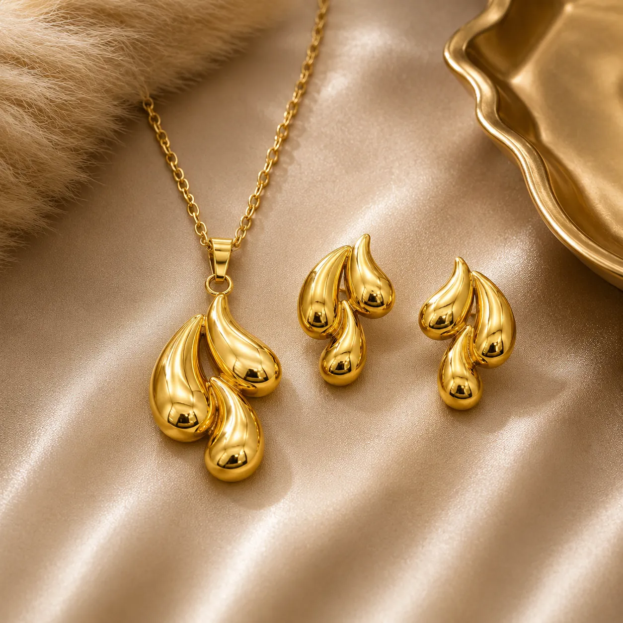 Soleia Sculpted Drop Jewellery Set