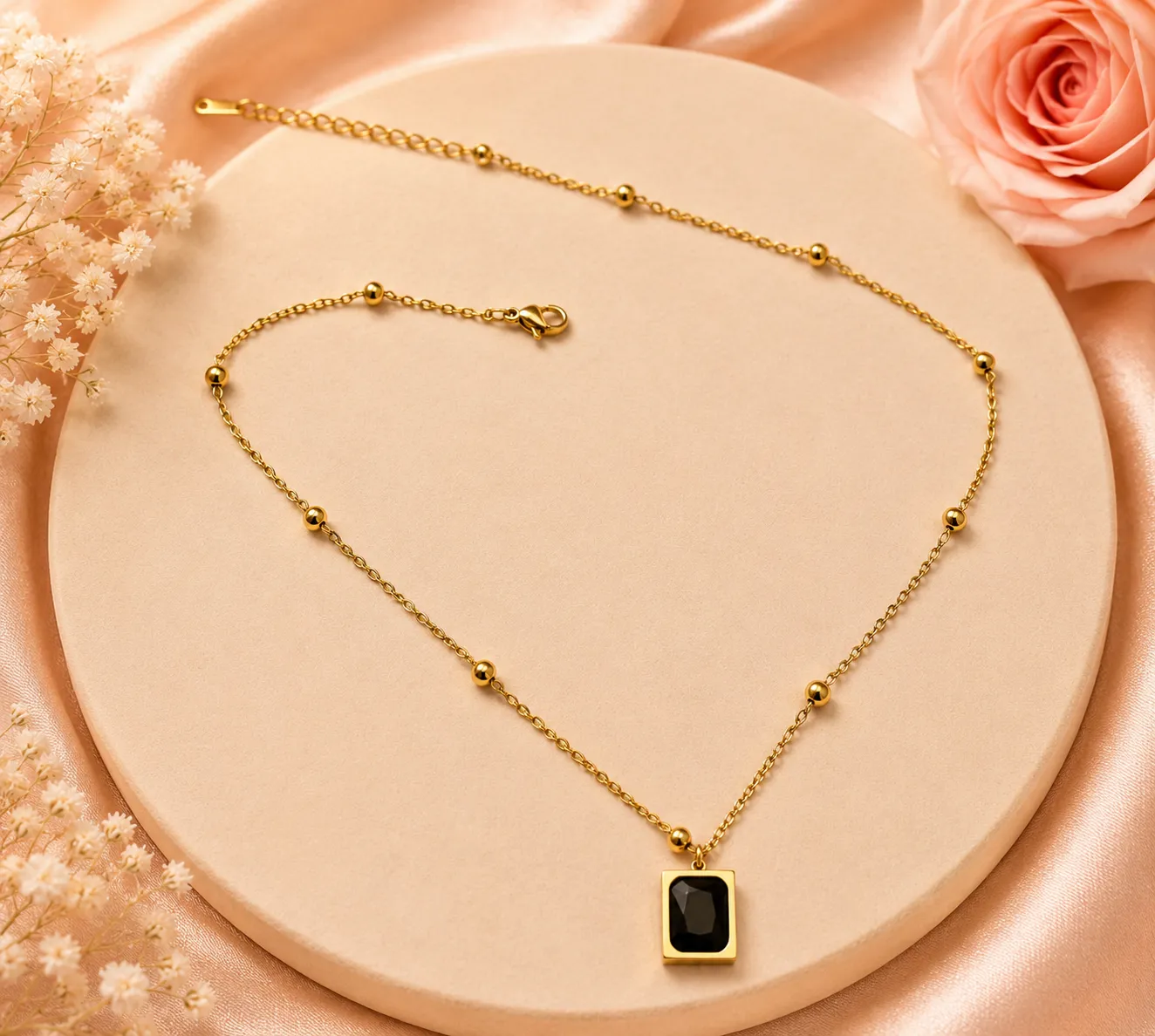 Verde Noir Pendant Necklace
