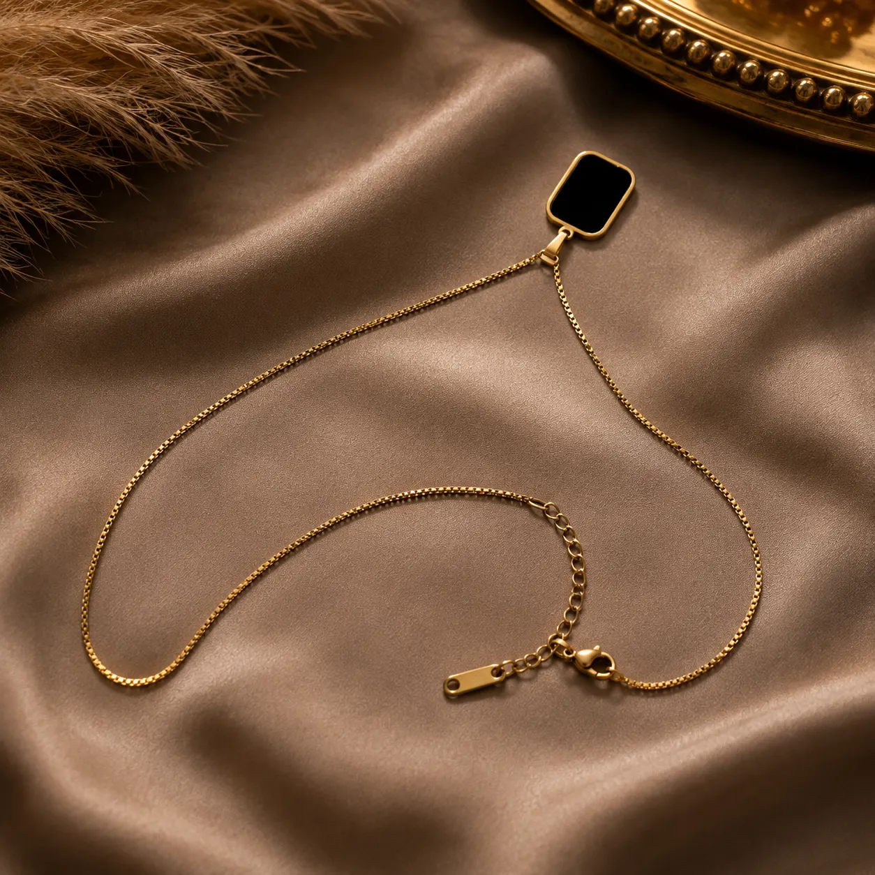 Noir Edge Pendant Chain Necklace