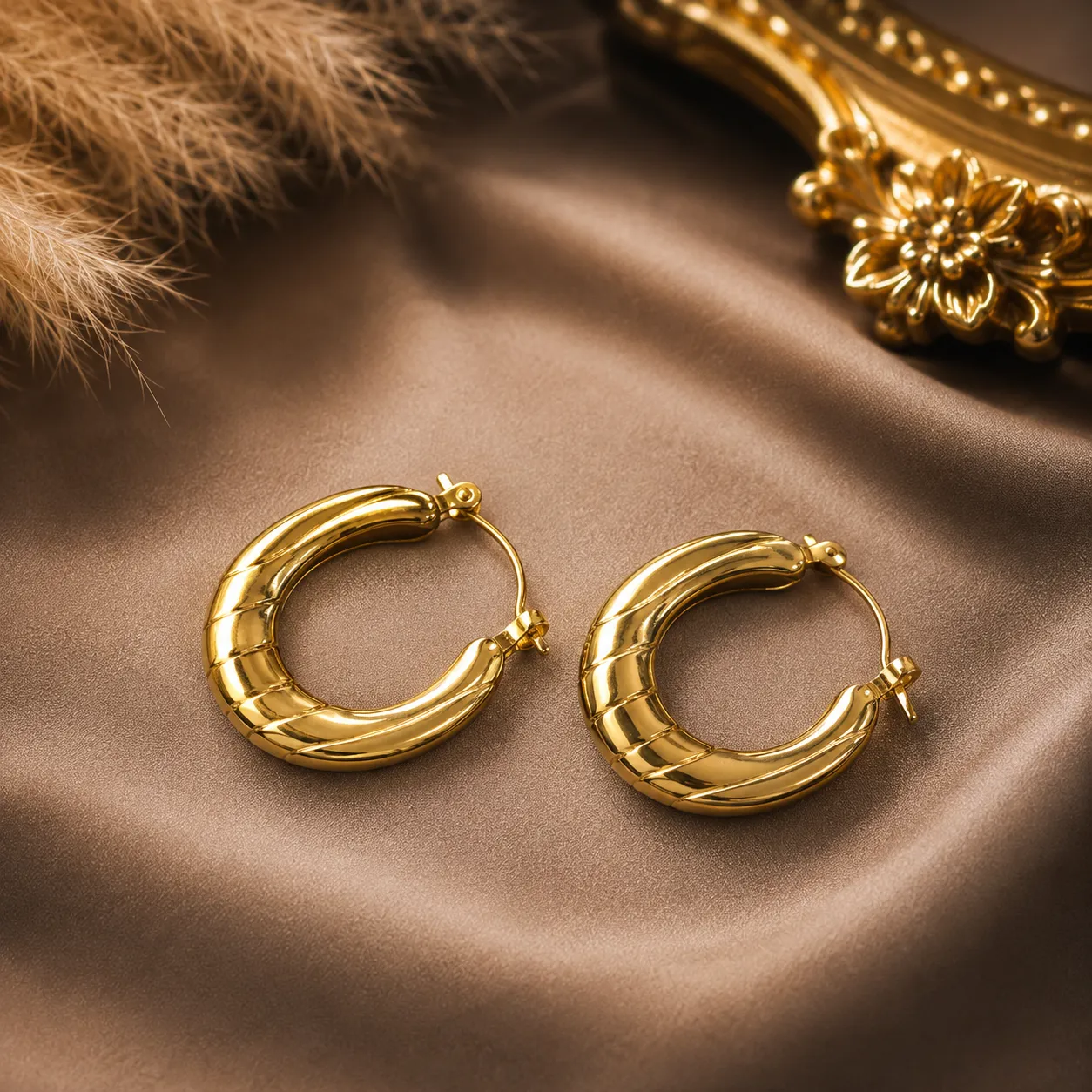 Aurelia Ribbed Hoop Earrings image 2