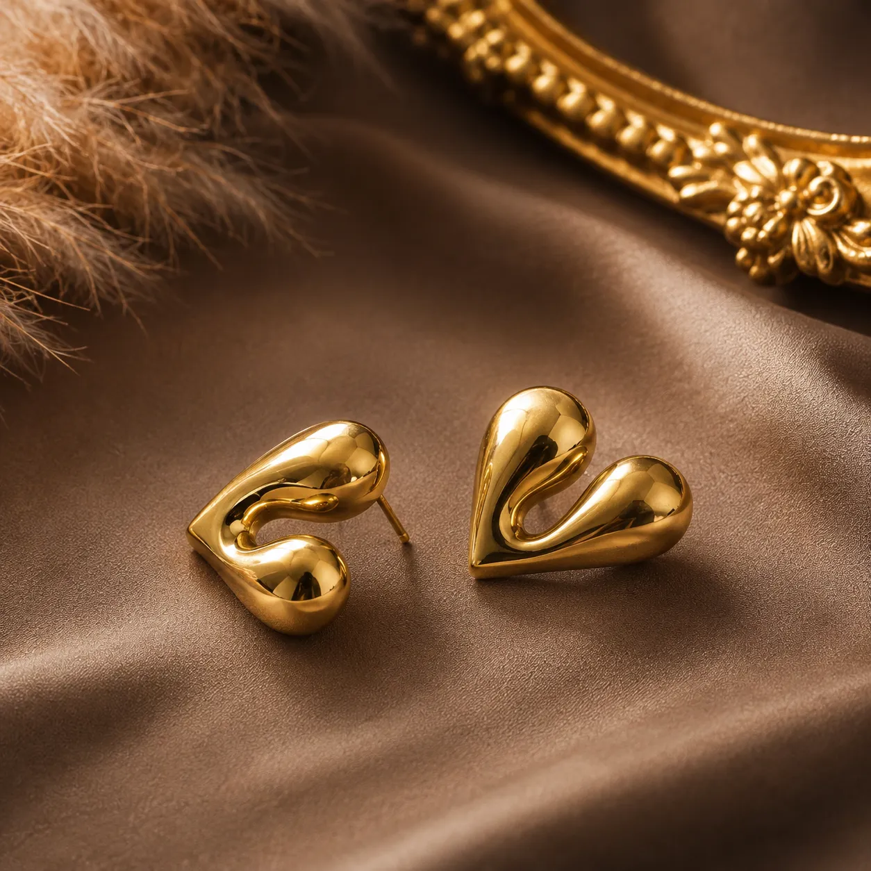 Aurelia Sculpted Heart Earrings