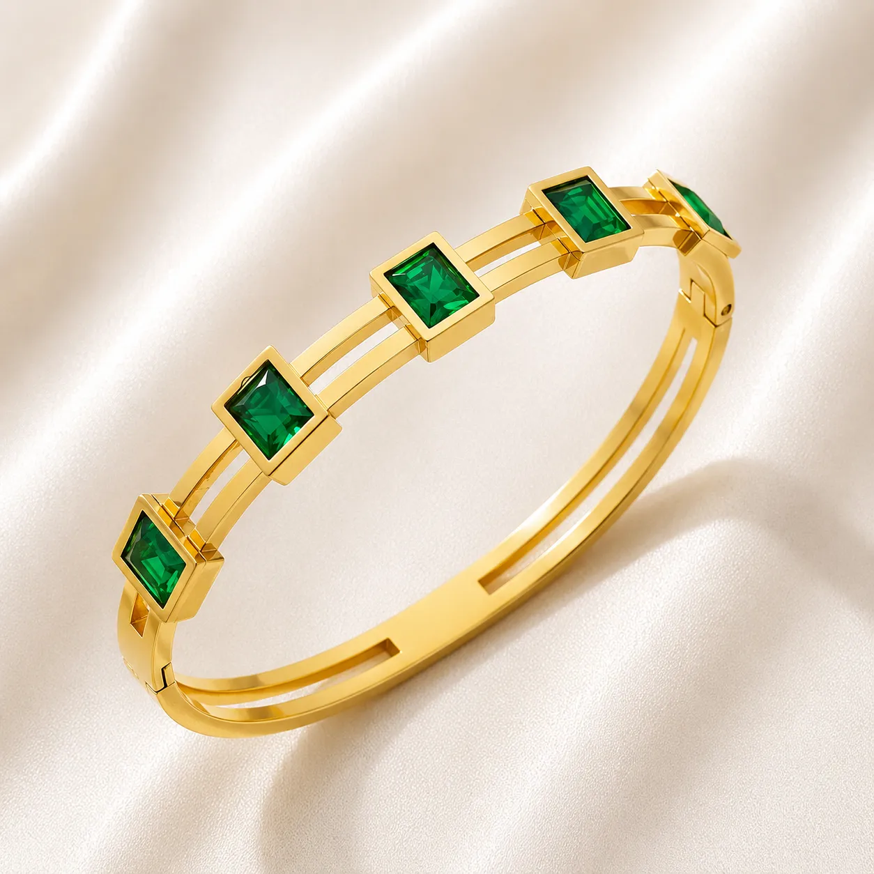 Emerald Linea Geometric Bangle